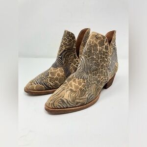 Free People Animal Charm Double V Bootie. Size 38 / 8.